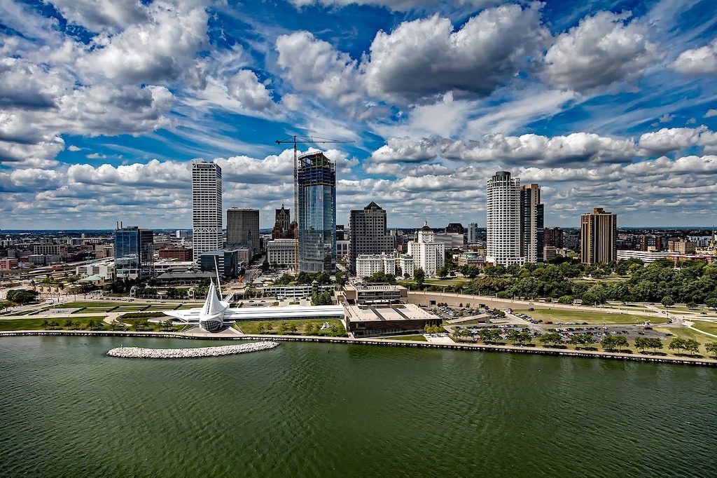 Milwaukee landscape view over lake